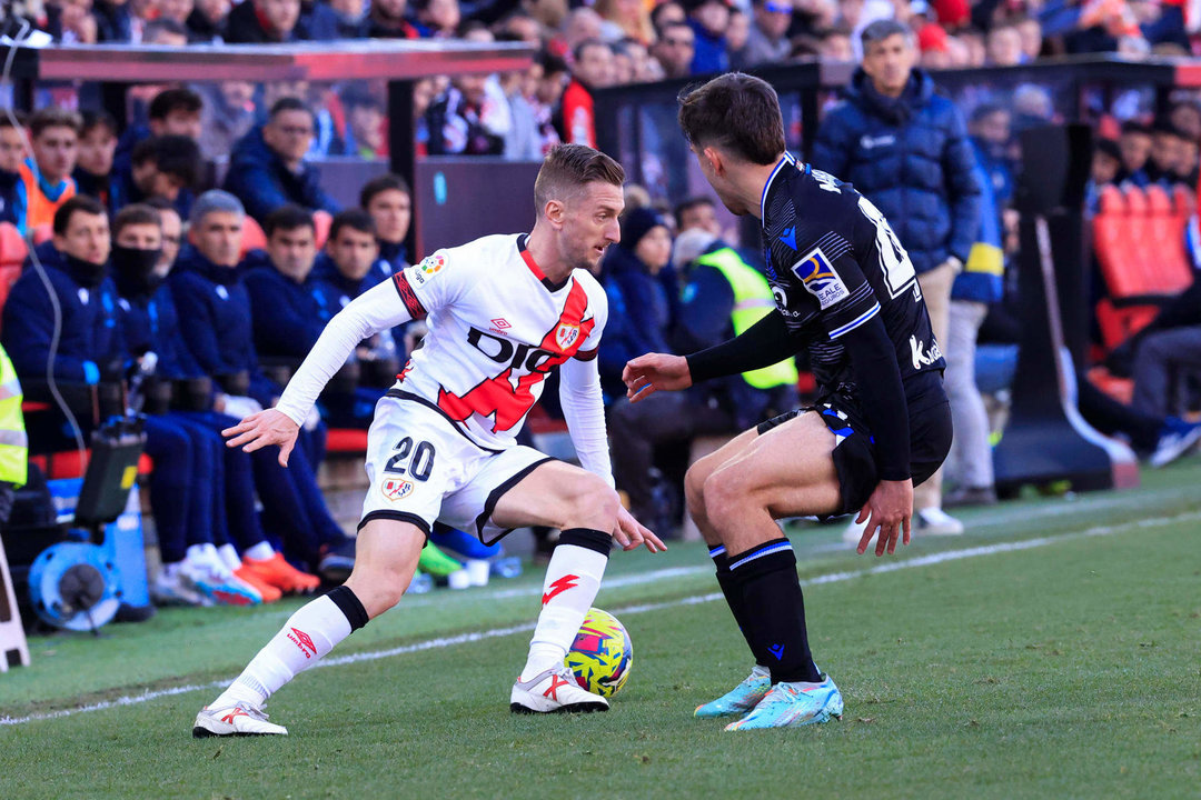 Iván Balliu, en una foto de archivo con el Rayo Vallecano. EFE/Zipi