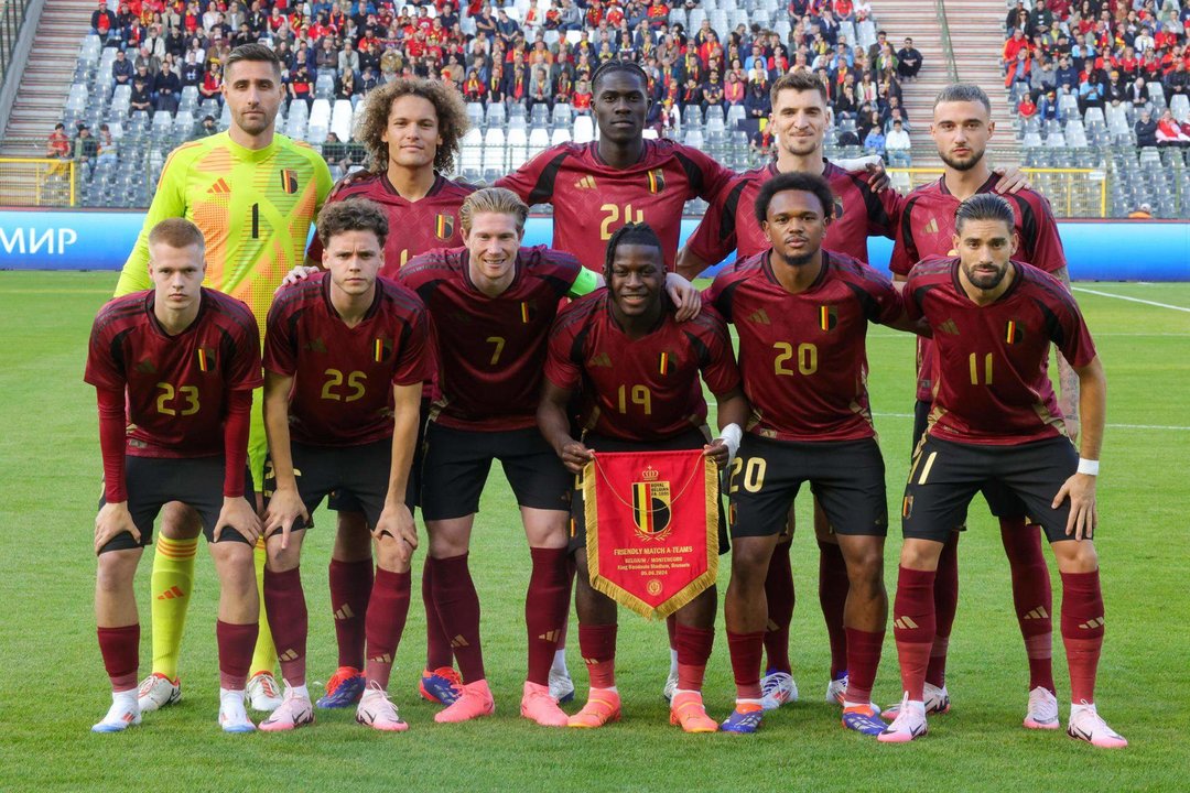 La selección belga de fútbol, con Koen Casteels (arriba, 1º izq), antes de un amistoso ante Montenegro el 5 de junio. EFE/EPA/OLIVIER MATTHYS