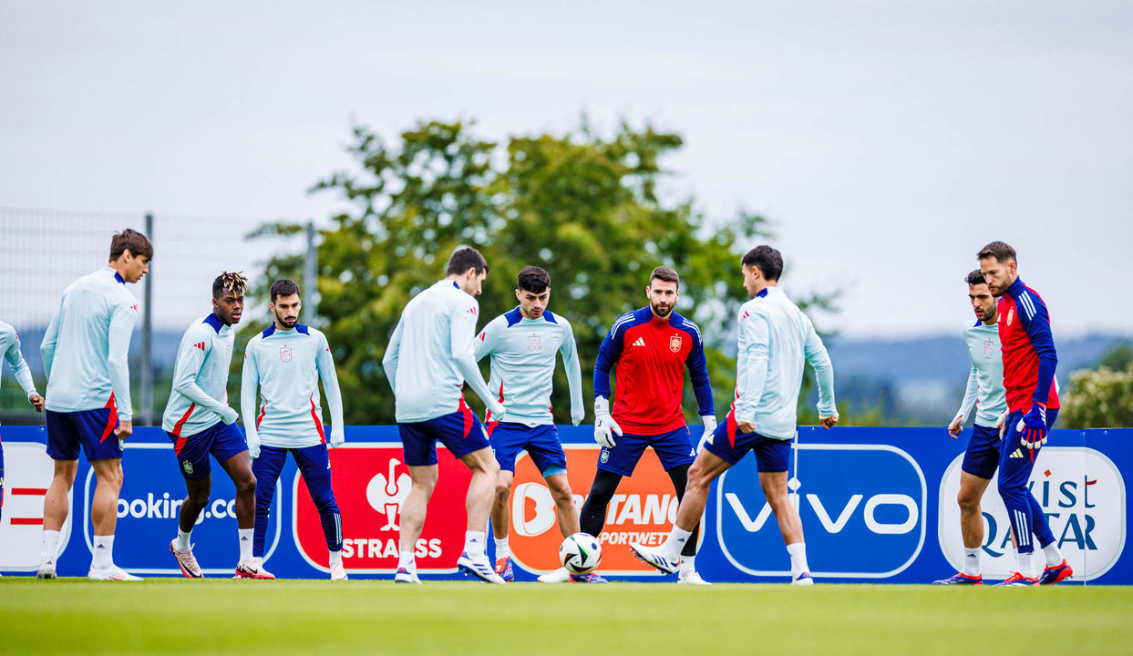 Entrenamiento de la selección española de fútbol en Der Öschberghof, el campo base de España en la Eurocopa, situado en la localidad alemana de Donaueschingen. España debuta mañana, sábado 15 de junio, ante Croacia en la Eurocopa 2024. EFE/ Pablo García/RFEF