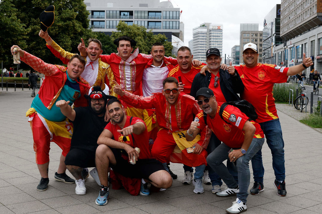 Seguidores españoles antes del partido de fútbol de la Eurocopa 2024 entre España y Croacia en Berlín, Alemania. EFE/ J.J.Guillén