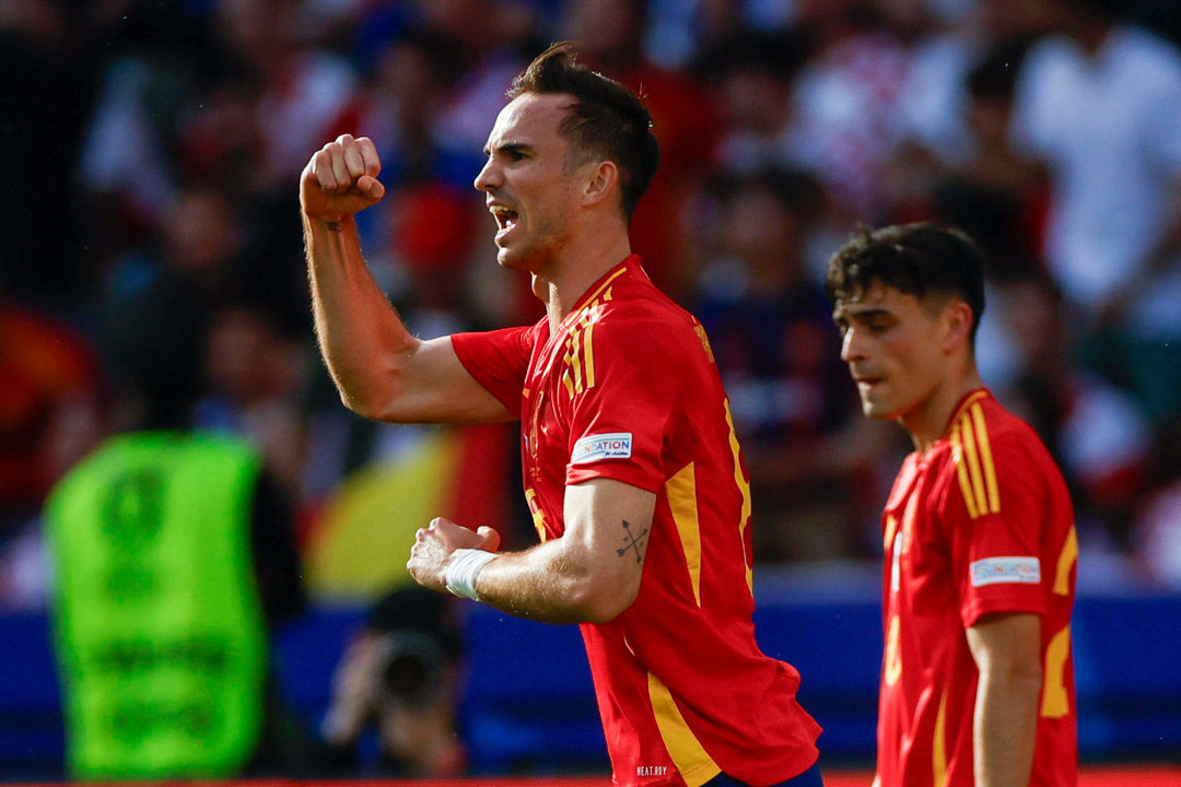 El centrocampista de la selección española Fabián Ruiz celebra tras marcar el 2-0 durante el partido del grupo B de la Eurocopa 2024 entre España y Croacia, en el Estadio Olímpico de Berlín, Alemania. EFE/Alberto Estévez