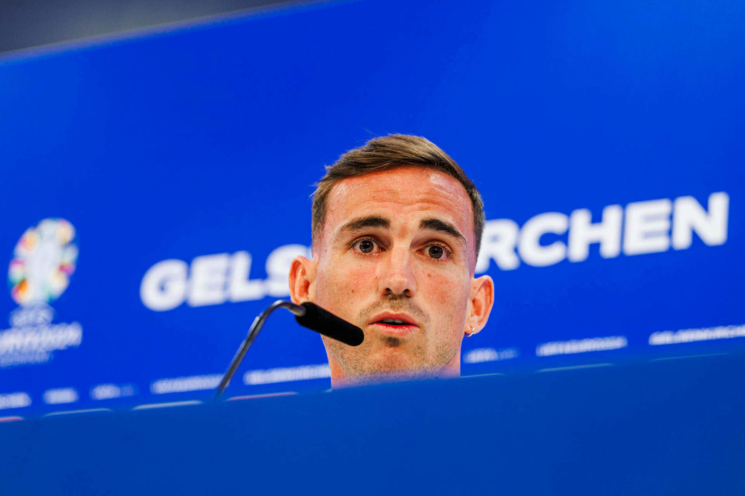 El centrocampista de la selección española Fabián Ruiz, durante la rueda de prensa ofrecida en Gelsenkirchen este miércoles, víspera del segundo partido de la fase de grupos de la Eurocopa ante Italia. EFE/ RFEF