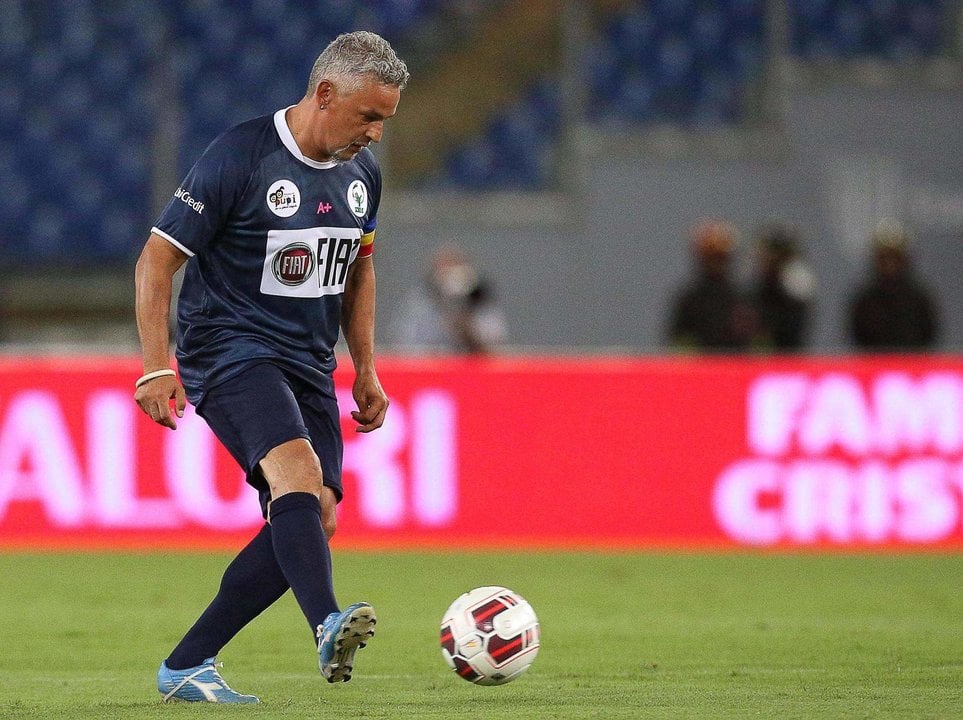 ROM18- ROMA (ITALIA), 1/09/2014.- El exjugador italiano de fútbol Roberto Baggio durante un partido amistoso "Partido por la paz". EFE/ALESSANDRO DI MEO (Archivo 1/09/2014)