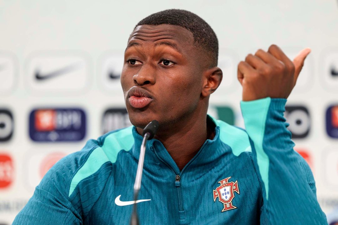 El futbolista portugués Nuno Mendes, en rueda de prensa. (Alemania) EFE/EPA/MIGUEL A. LOPES