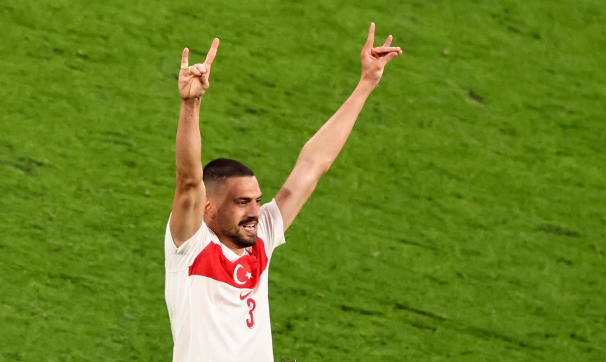 El tenista turco Merih Demiral celebra el 2-0 ante Austria. EFE/EPA/HANNIBAL HANSCHKE